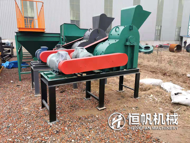一套雞糞有機(jī)肥加工設(shè)備多少錢(qián)?投資需要多久能夠回本?(圖2) 有機(jī)肥雙級(jí)粉碎機(jī)